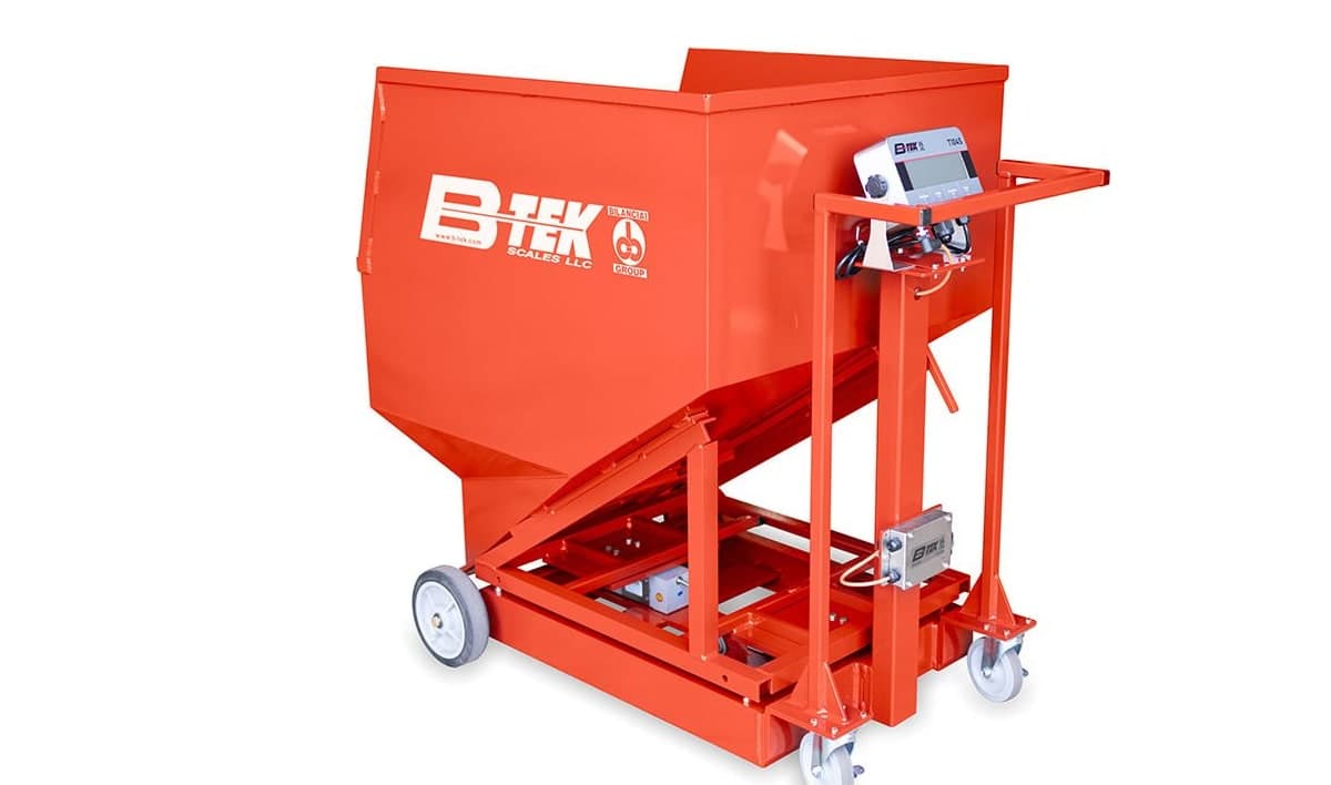 Portable hopper weigh cart with a battery weight indicator